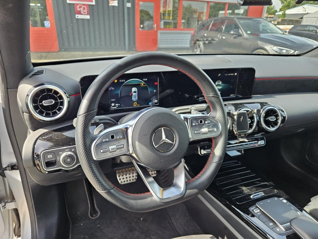Mercedes-Benz A-Klasse 180 business solution amg