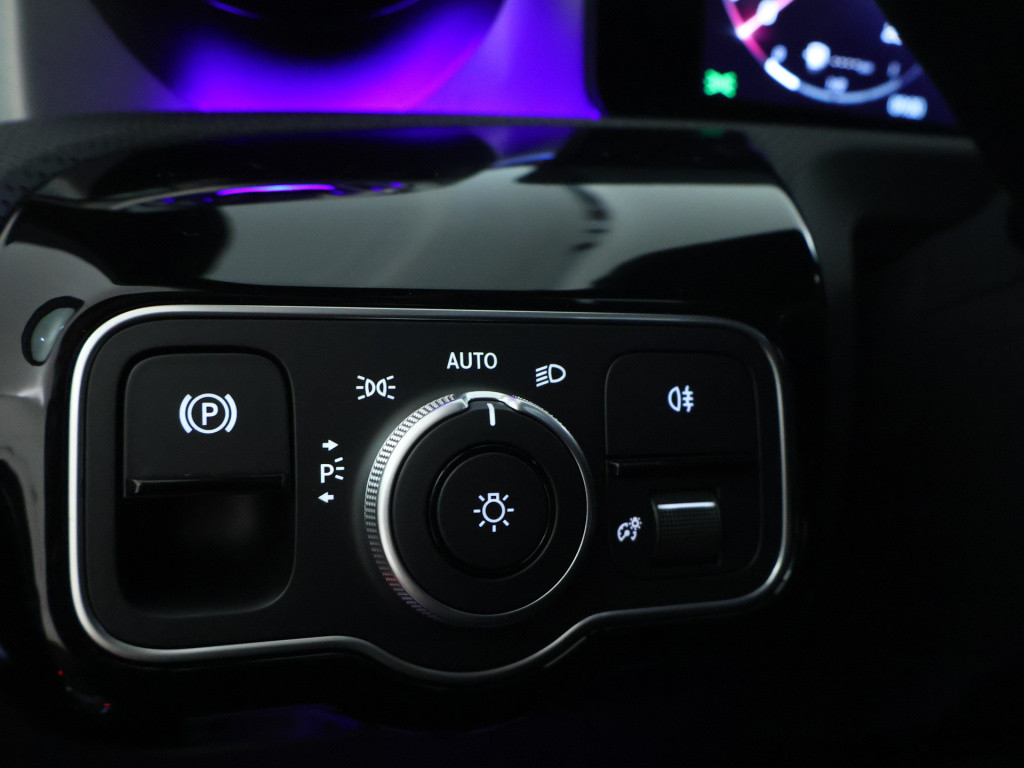 Mercedes-Benz A-Klasse 180 business solution amg | nightpakket | parkeerpak