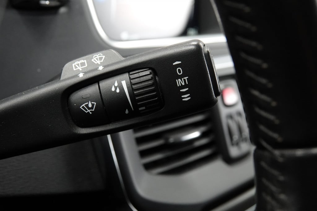 Volvo V40 2.0 t3 momentum | cruise | pdc | leder |