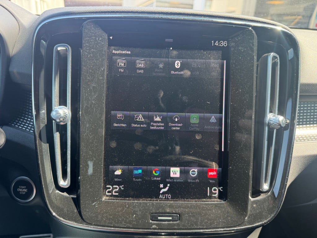 Volvo XC40 1.5 t4 recharge r-design black edition