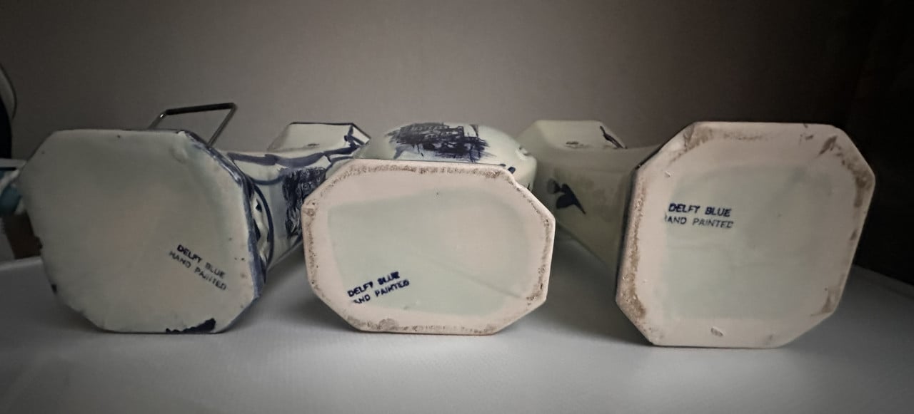 DELFTS BLAUW KASTSTEL ( HAND BESCHILDERD )