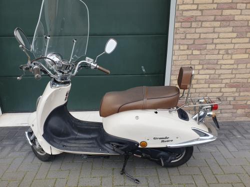 Schittterende Grande Retro Scooter ( 7200 km )