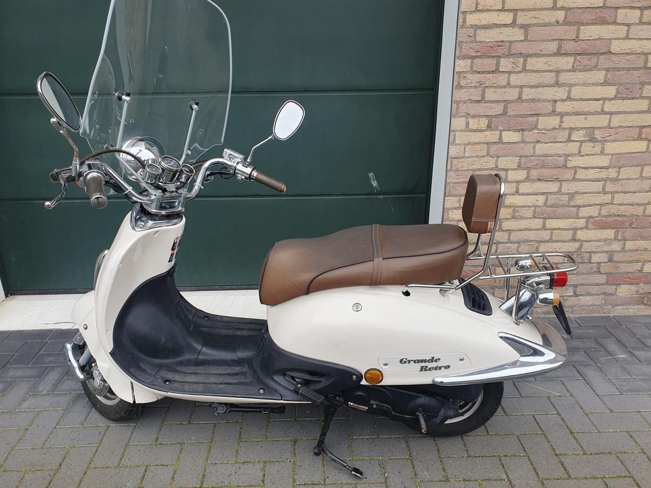 Schittterende Grande Retro Scooter ( 7200 km )