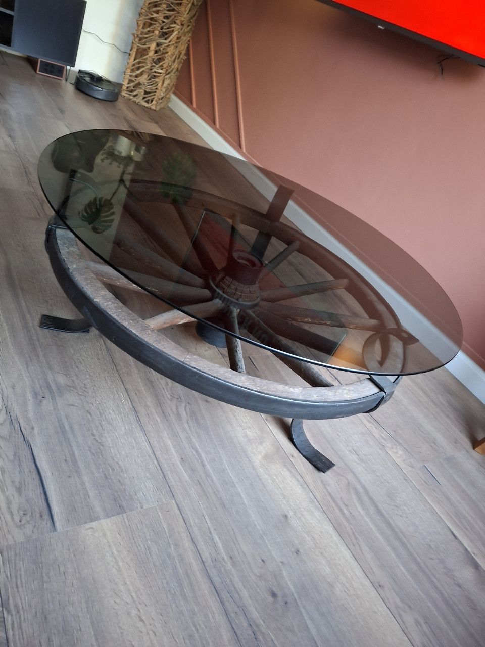 Salontafel met houten wiel
