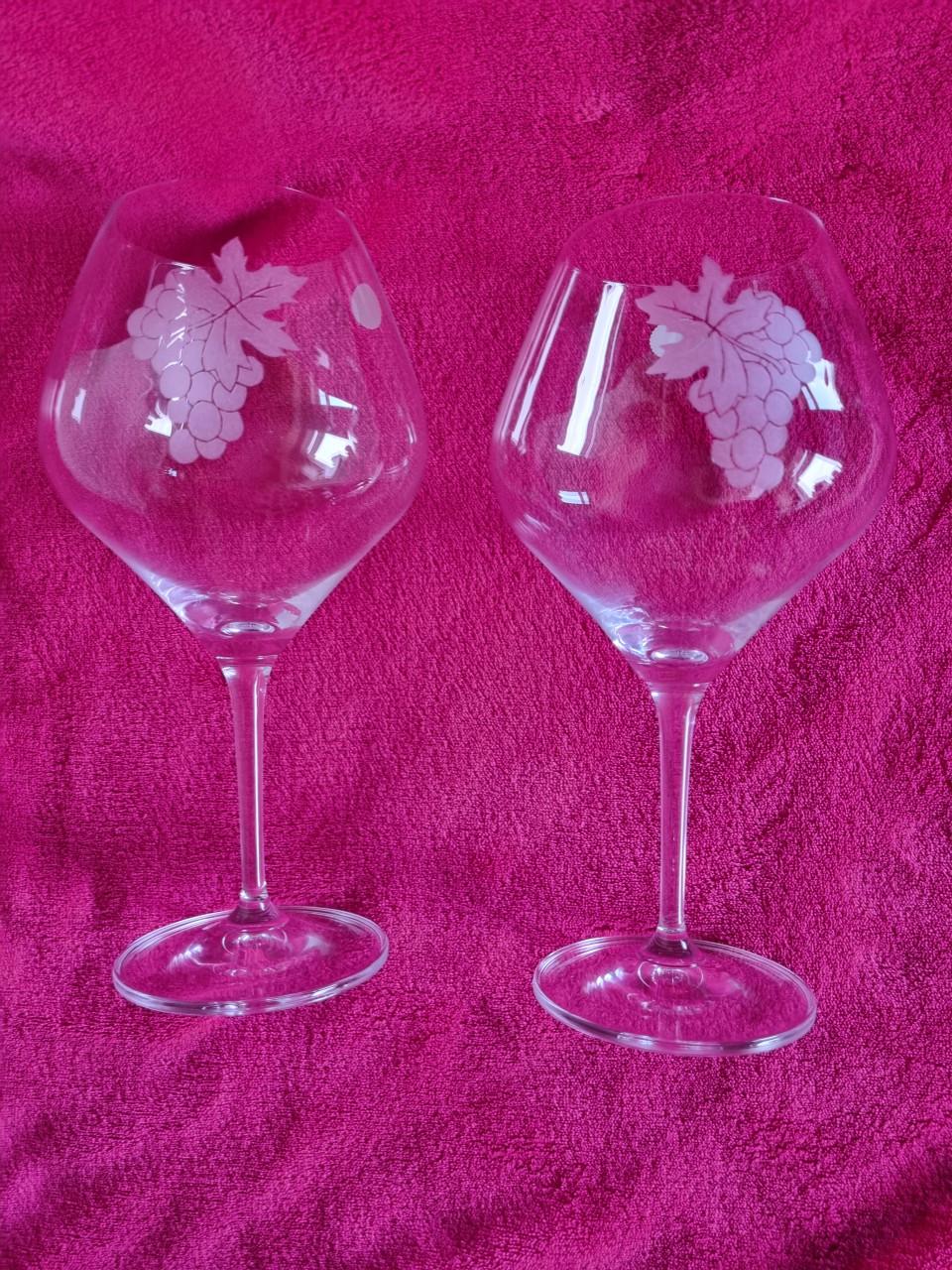 Nieuw: 2 kristallen wijnglazen