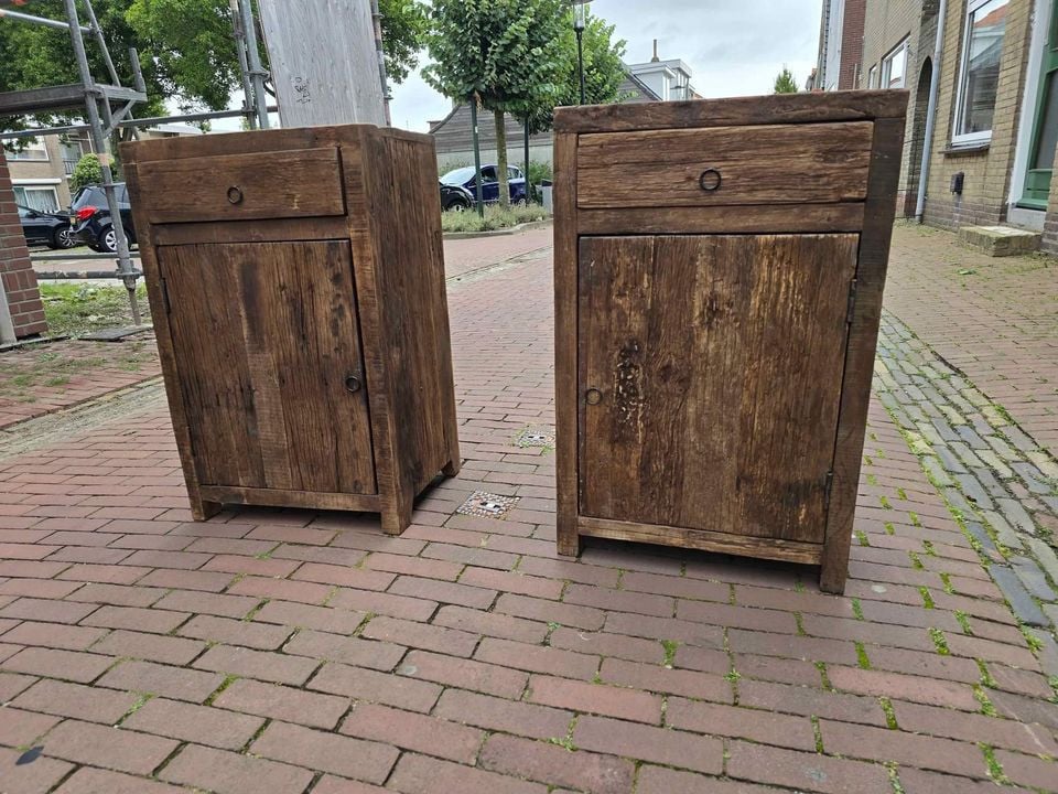 DIVERSE SCHITTERENDE NACHTKASTJES UIT VOORRAAD LEVERBAAR DIVERSE PRIJZEN