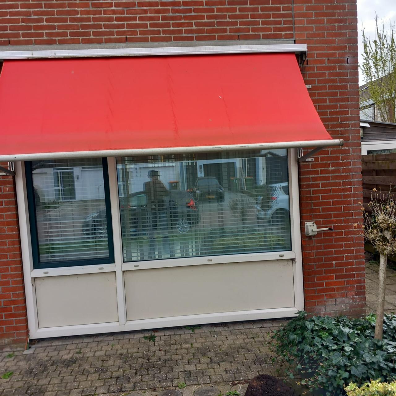 Knikarm zonnescherm 300 cm.