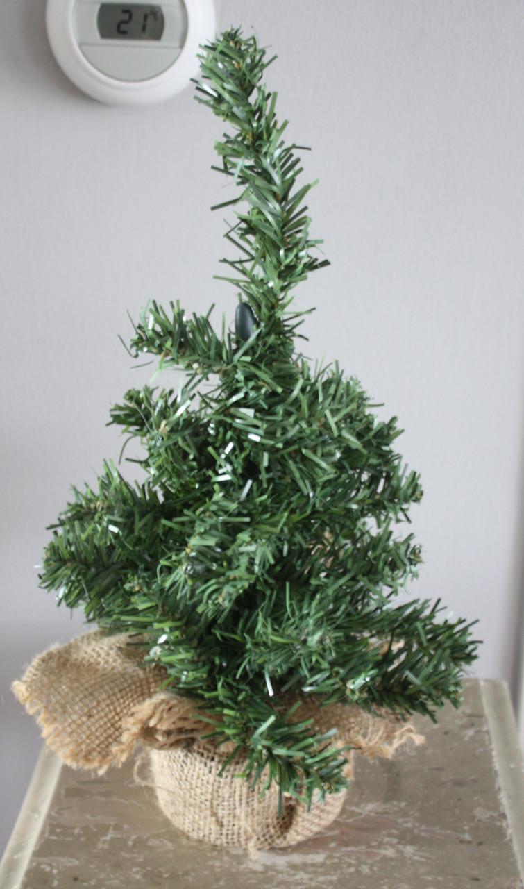 Kerstboompje in jutte zak