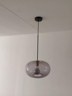 Stijlvolle hanglamp met glazen kap