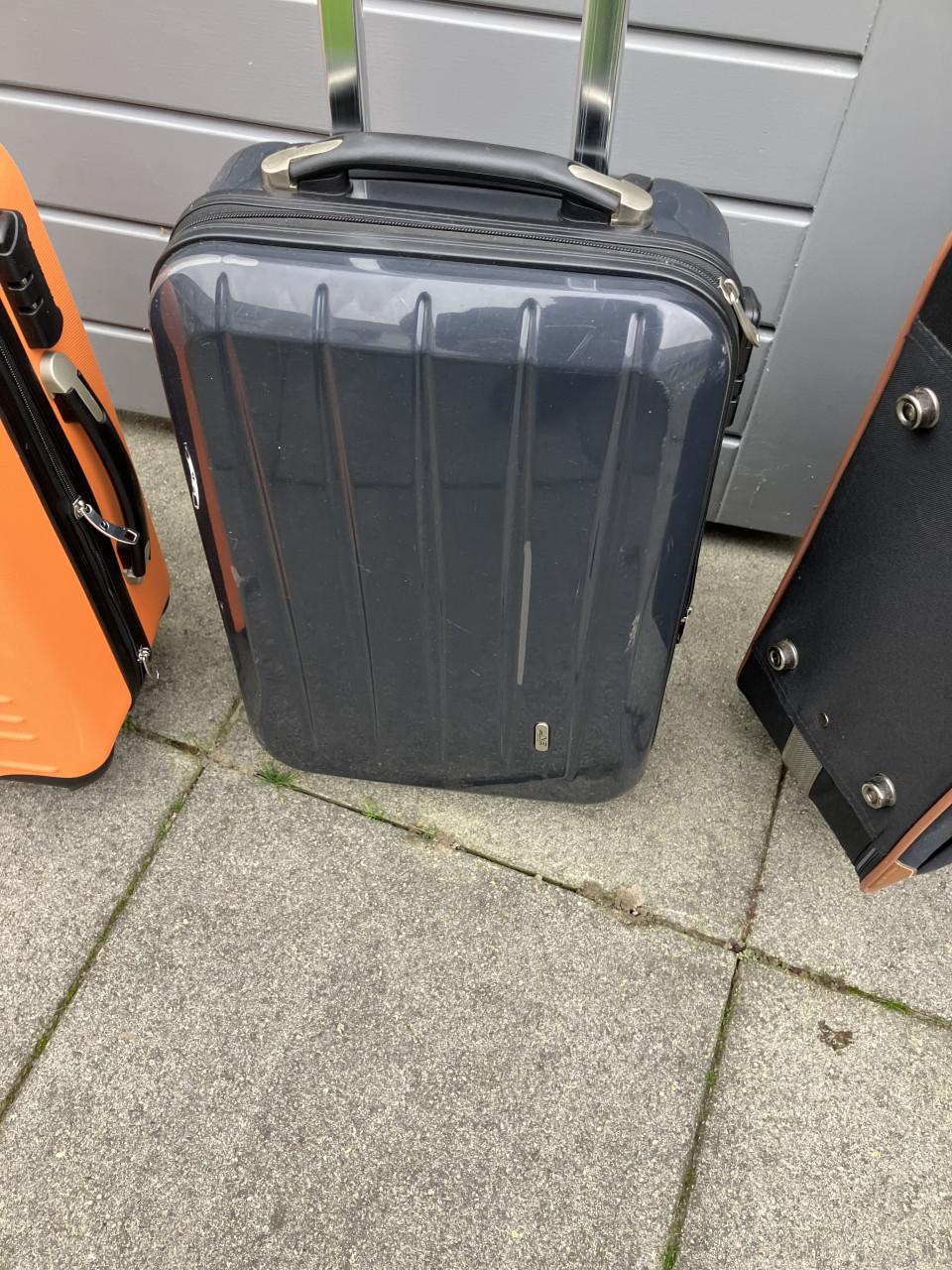 Te koop 2 reiskoffertje met wieltjes en trekstang