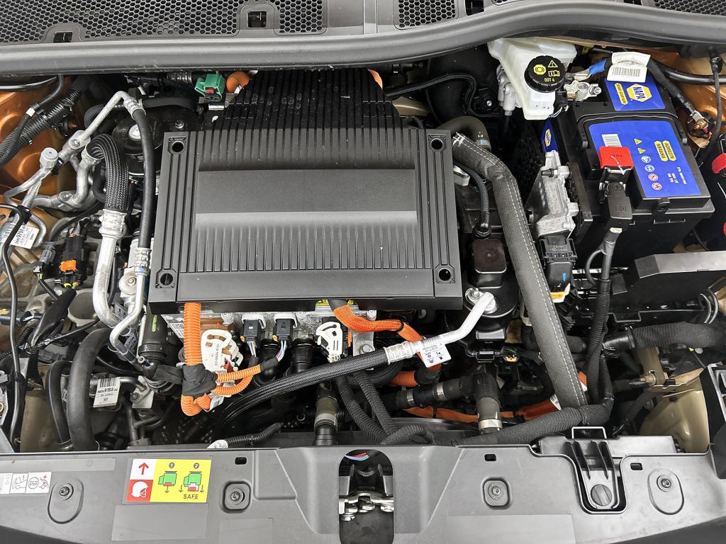 Peugeot E-2008 ev allure 50 kwh | rijklaar | navigatie |parkeersensoren v+a