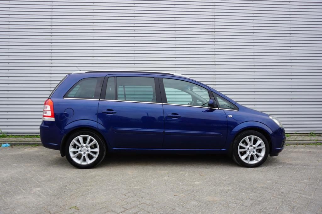 Opel Zafira 1.8 cosmo airco / cruise / elektr. ramen / parkeers. / trekhaak