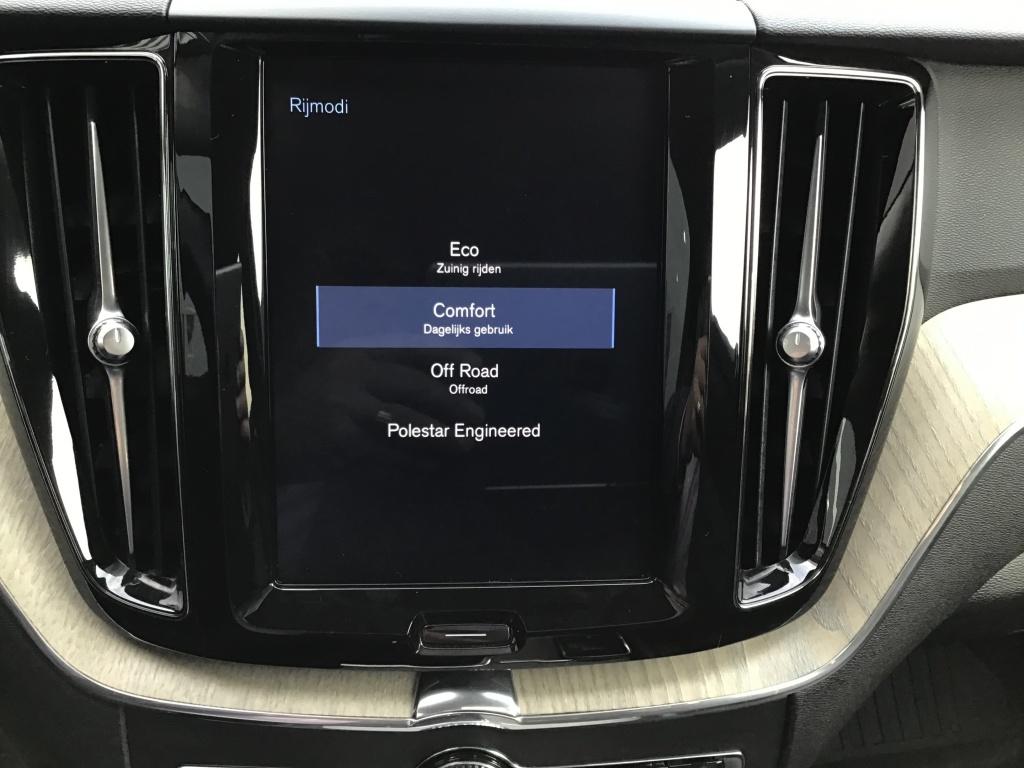 Volvo XC60 t5 254pk awd inscription| panodak| adap.criose| luchtvering| tre