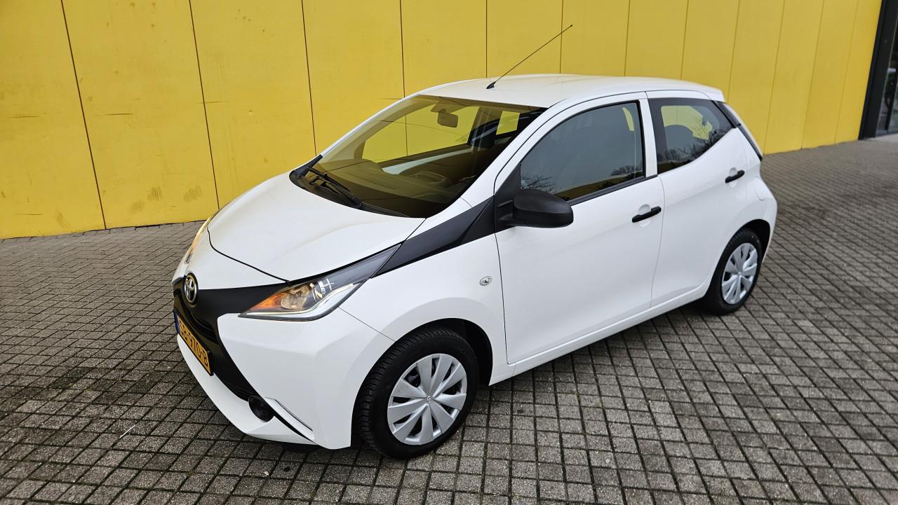 Zuinige TOYOTA AYGO 1.0 5drs. X-FUN bj. 2018 / NL AUTO / NAP 67.462 KM !