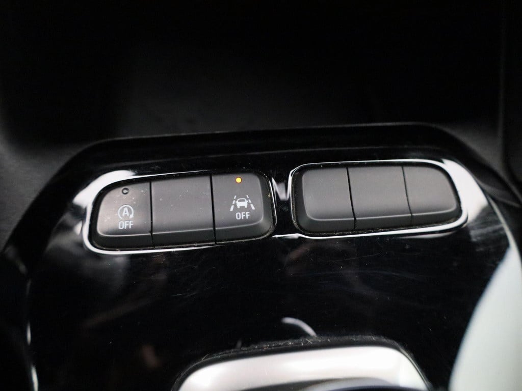 Opel Corsa 1.2 gs line | automaat | parkeer sensoren | navigatie | apple ca