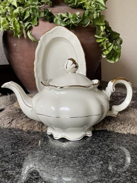 Bavaria theepot en serveerschaaltje (porselein)