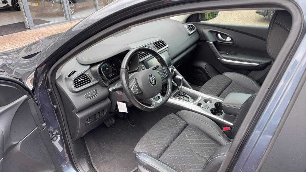 Renault Kadjar tce 140 intens | trekhaak | panoramadak | 19 inch | navigati
