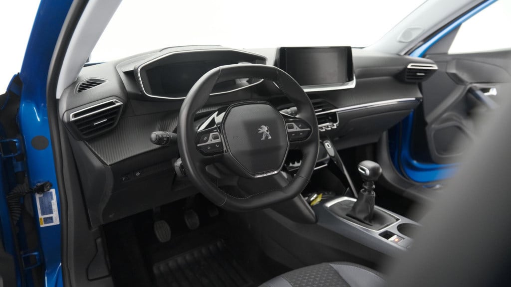 Peugeot 2008 puretech 130 allure | trekhaak | camera | apple carplay | stoe