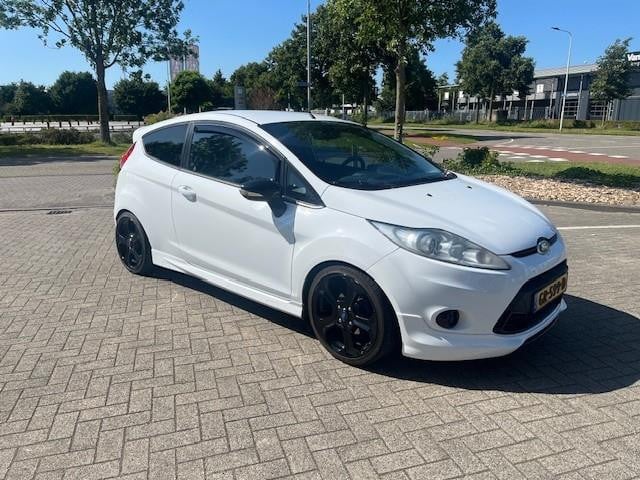 Ford Fiesta 1.6 metal|leer|rijklaar(van particulier)
