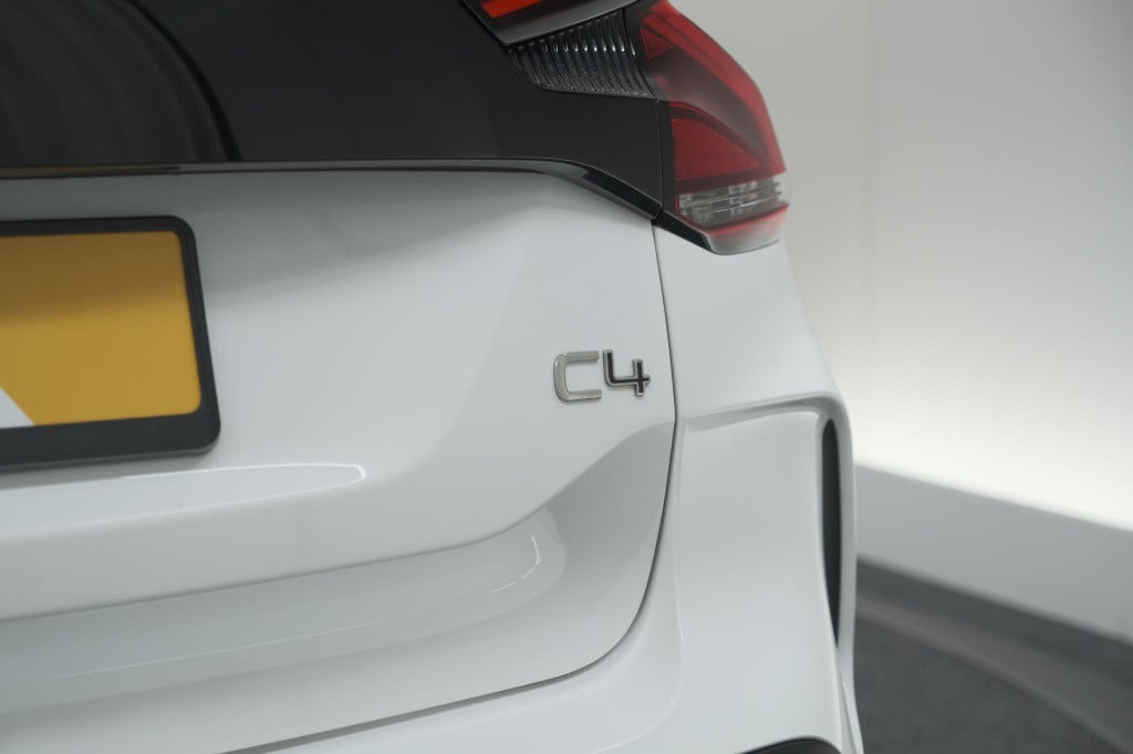 Citroen C4 puretech 130 eat8 feel edition | camera | apple carplay | parkee