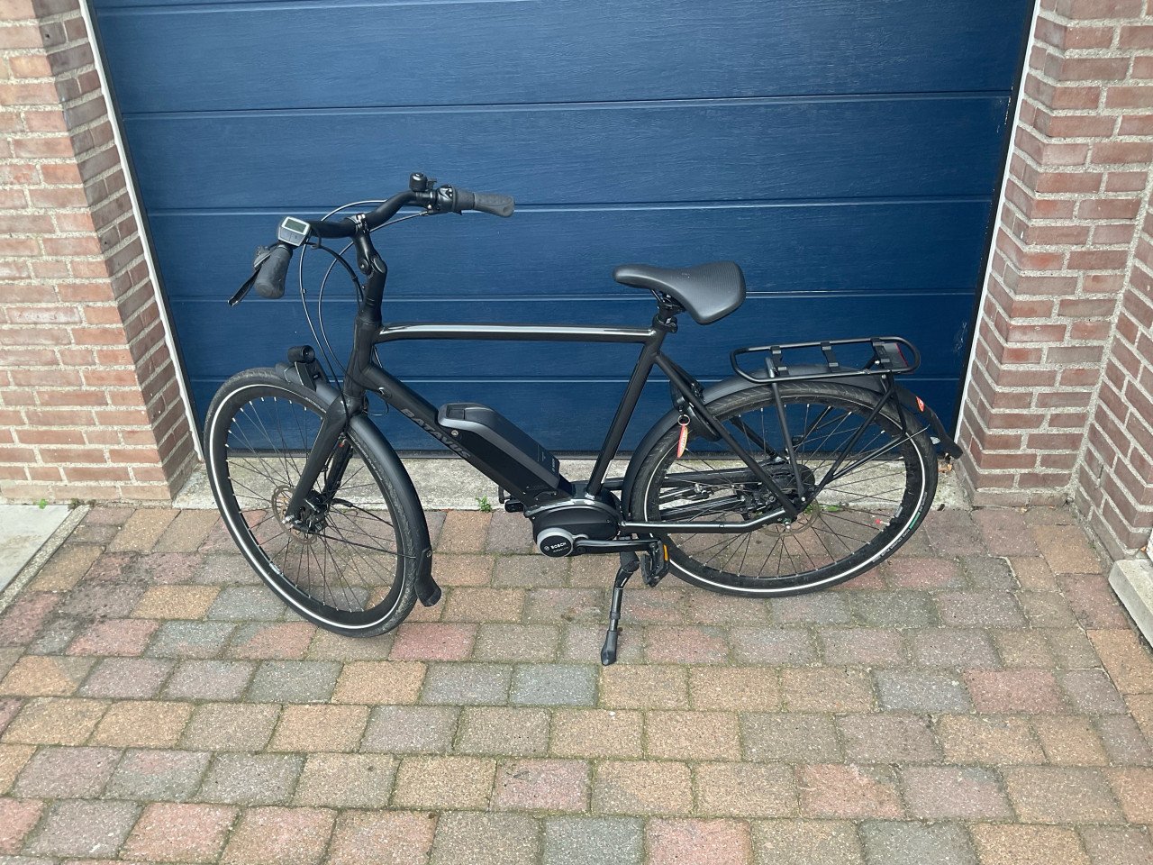 Keurig nette Batavus elektrische heren fiets met Bosch middenmoter.