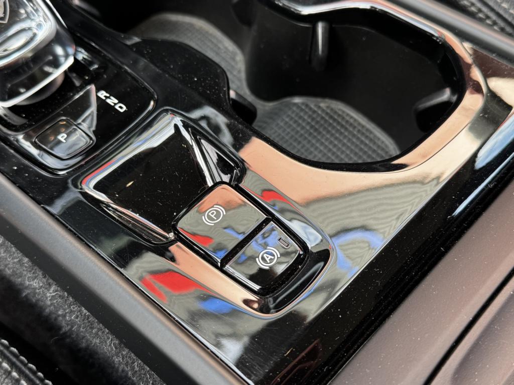 Volvo XC40 2.0 t4 inscription automaat | leer | 19'' lmv | trekhaak