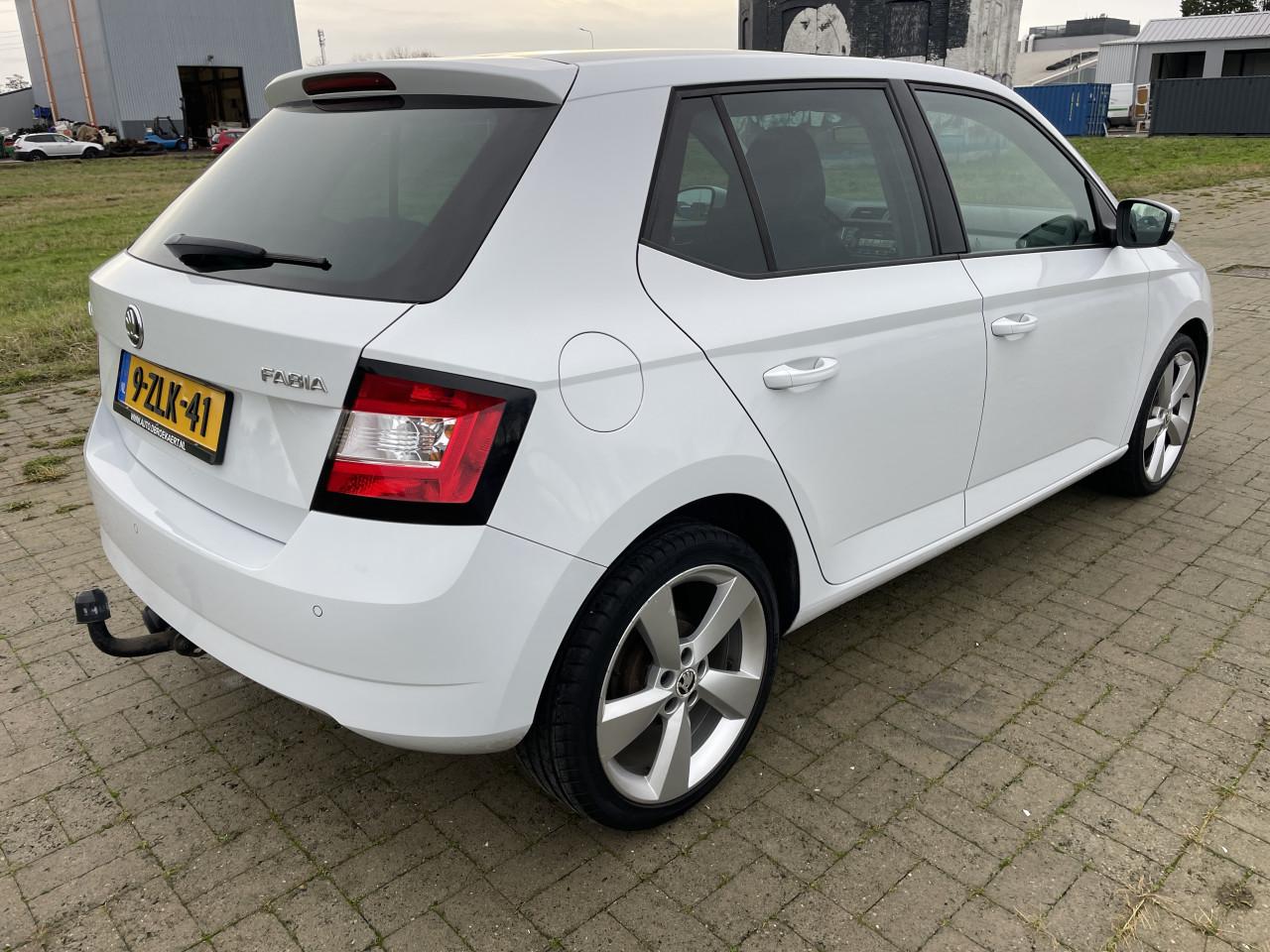 Skoda fabia 1.2 tsi first edition 2015