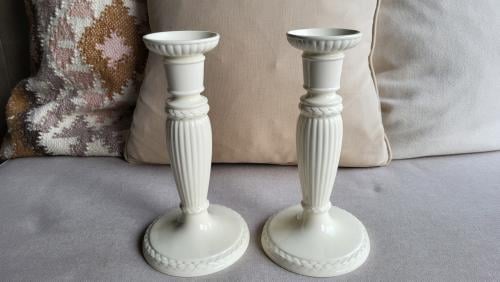 Set van 2 Wedgwood Edme kandelaars h 21 cm