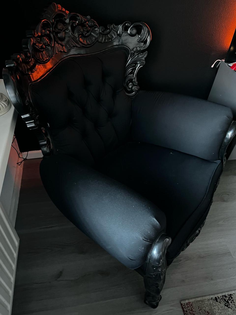 Mooie zwarte barok stoel