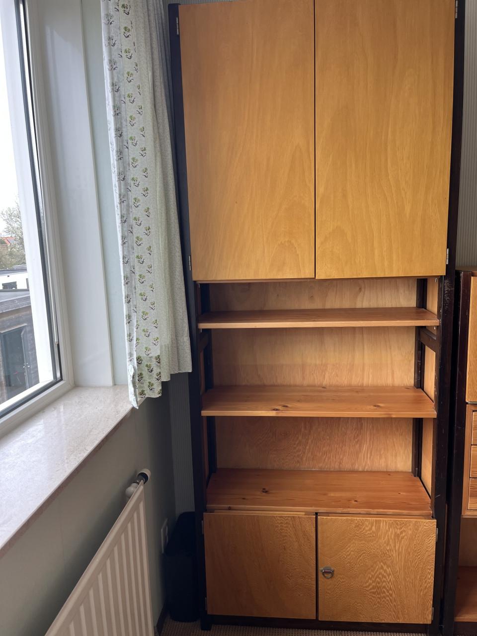 ## Lundia stellingkast met deurtjes  ##