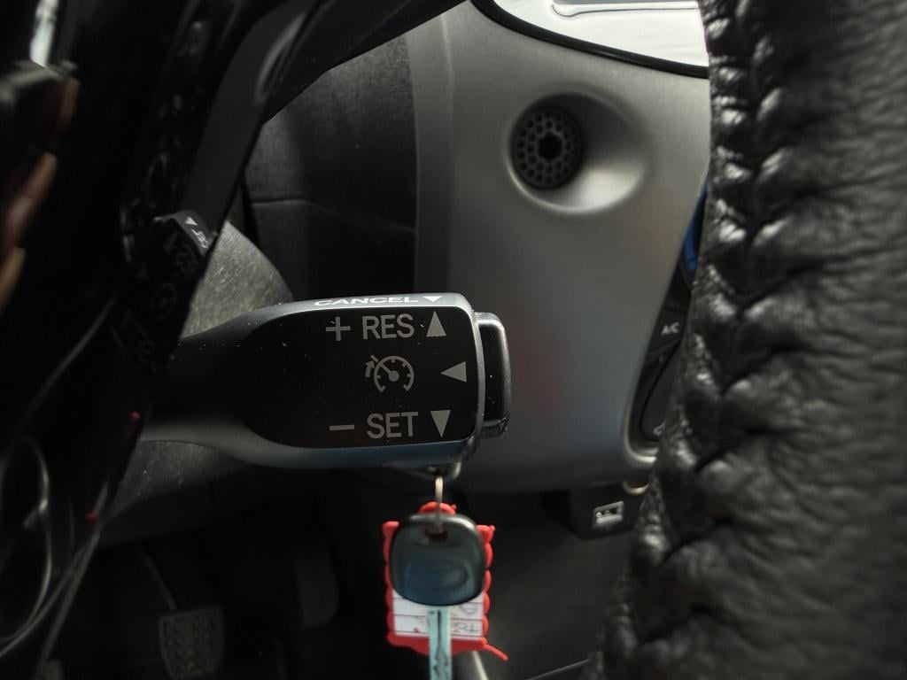 Toyota Aygo 1.0 vvt-i x-play - carplay - android auto -