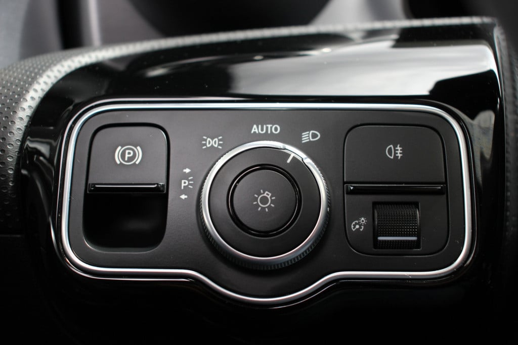Mercedes-Benz Cla 220 4matic premium plus amg | pano | memory | acc | camer