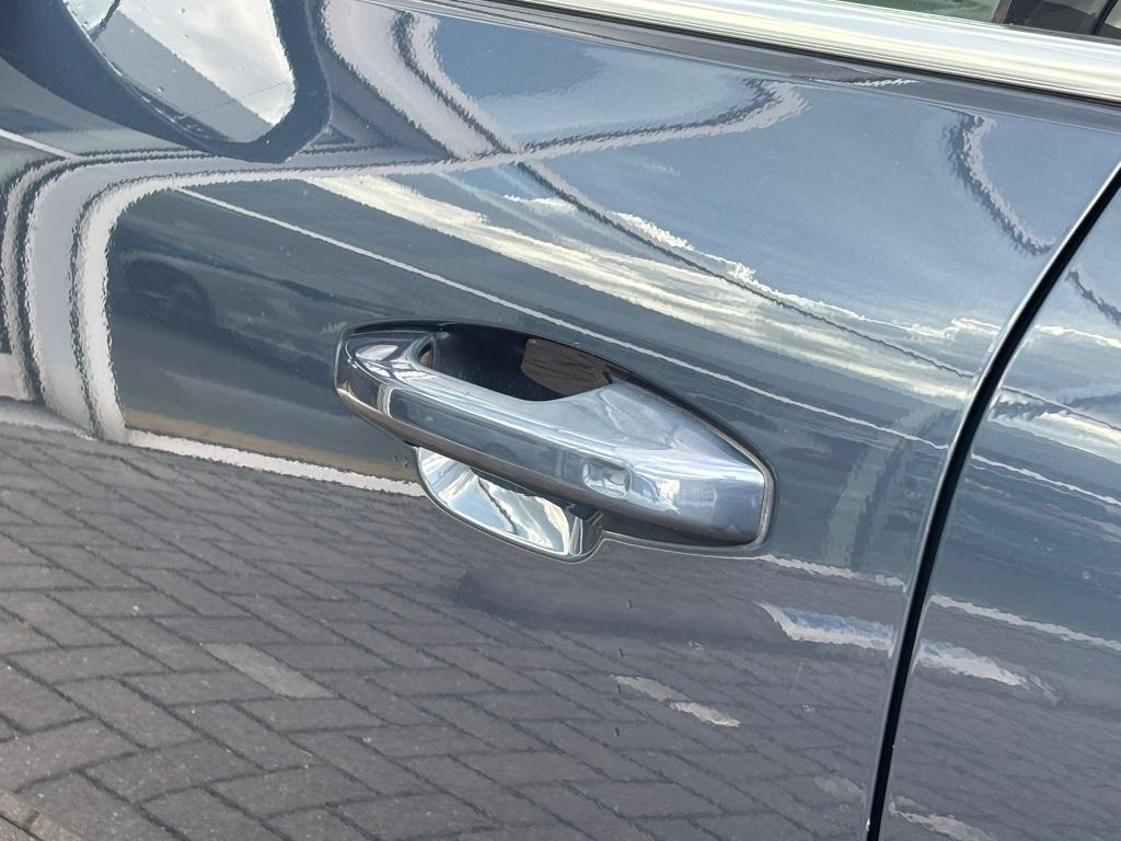 Volvo XC40 t4 211pk recharge inscription| panodak| leder| trekhaak| camera|