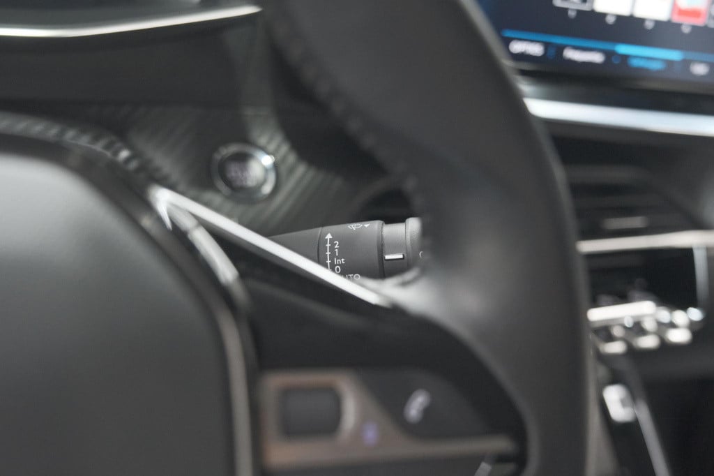 Peugeot 2008 puretech 130 allure | camera | apple carplay | navigatie | par