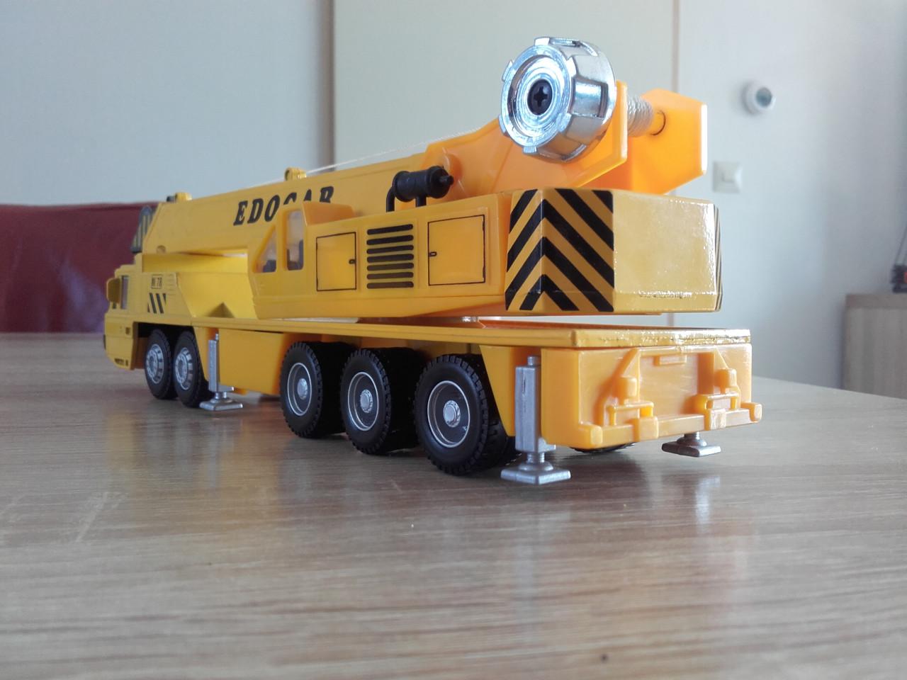 Grote hydro 100 tons? Hino? 1/50