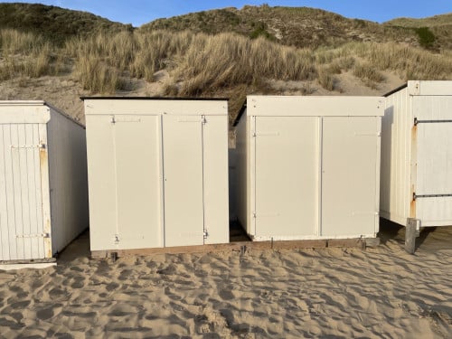 Te huur: Dag strandhuisje op het strand van Groot Valkenisse