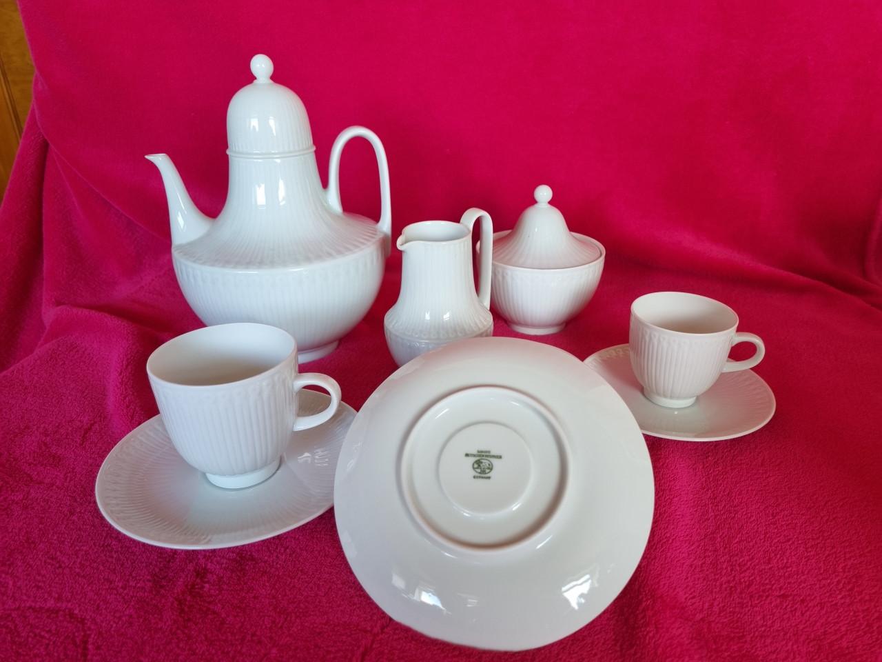 28 porseleinen kop en schotels met schenkset