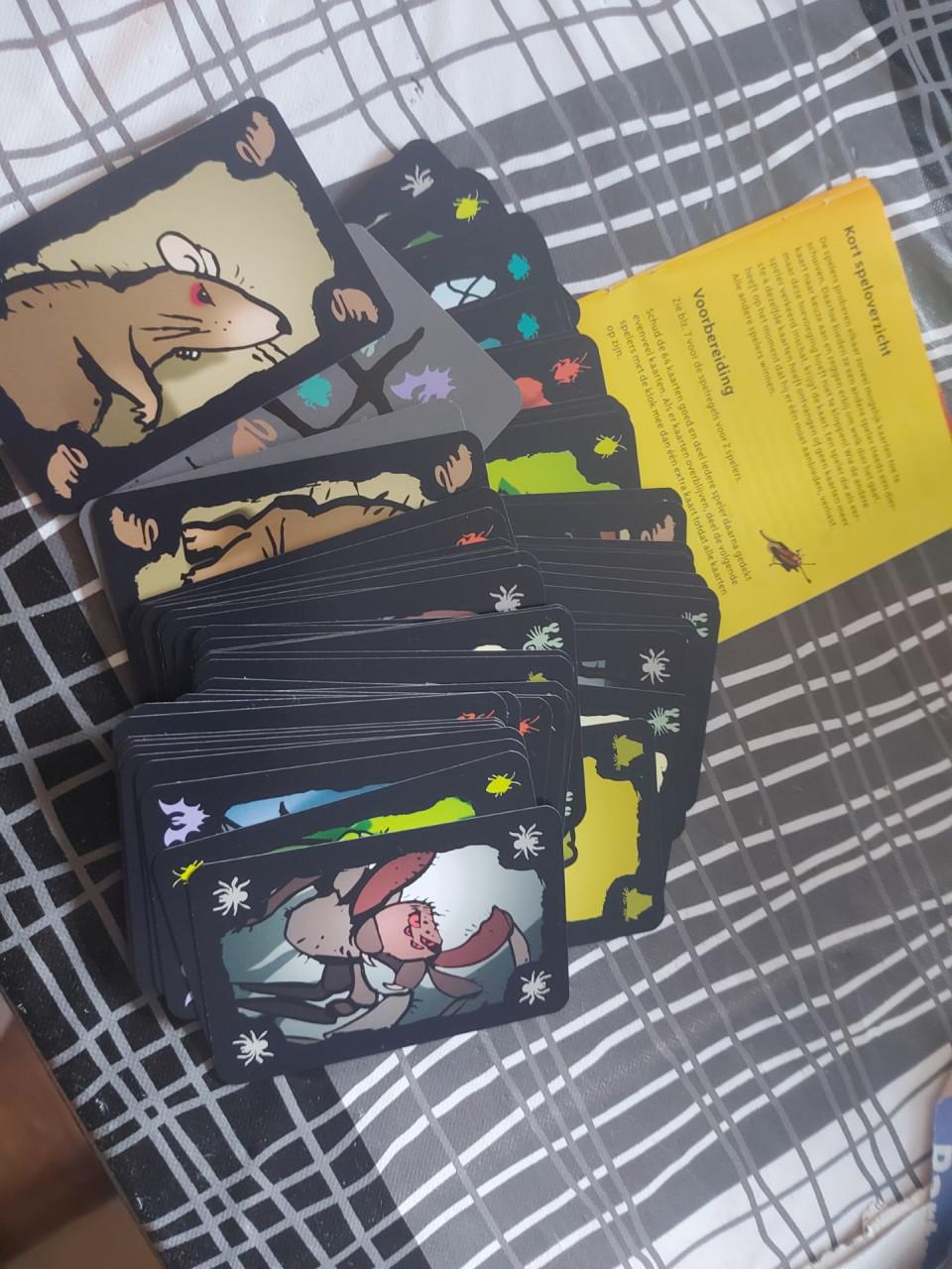 ALS NIEUW! KAKKERLAKKEN POKER. WIE DURFT HET AAN?