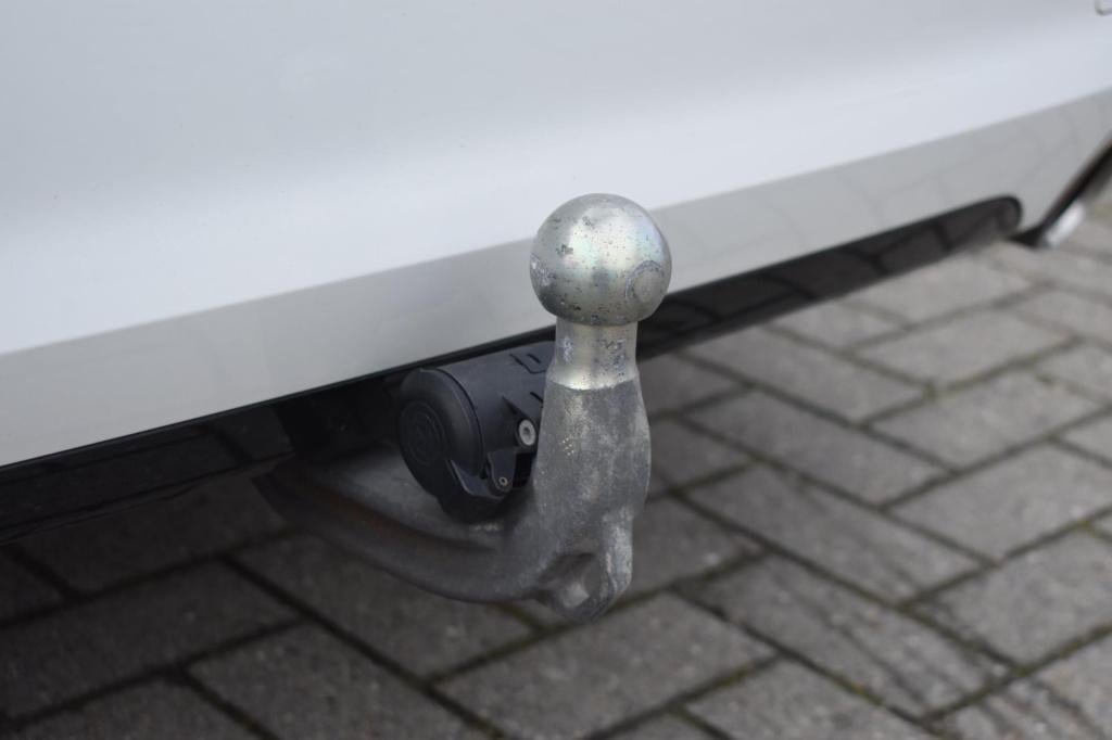 BMW 3-serie touring 318i high executive sport line | trekhaak | apple carpl