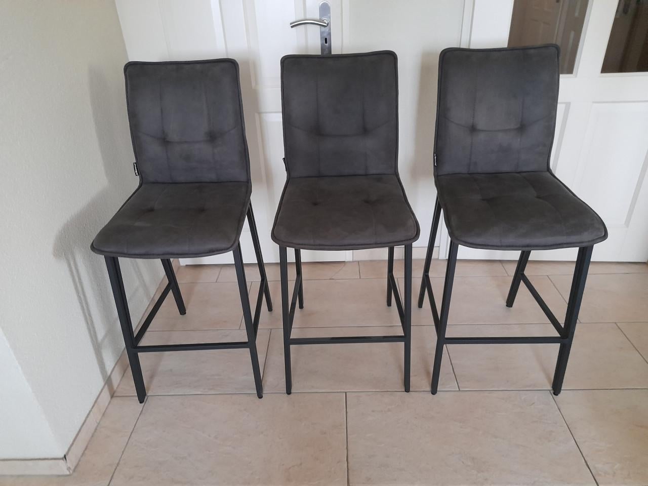 3 Barkrukken (in goede nette staat )