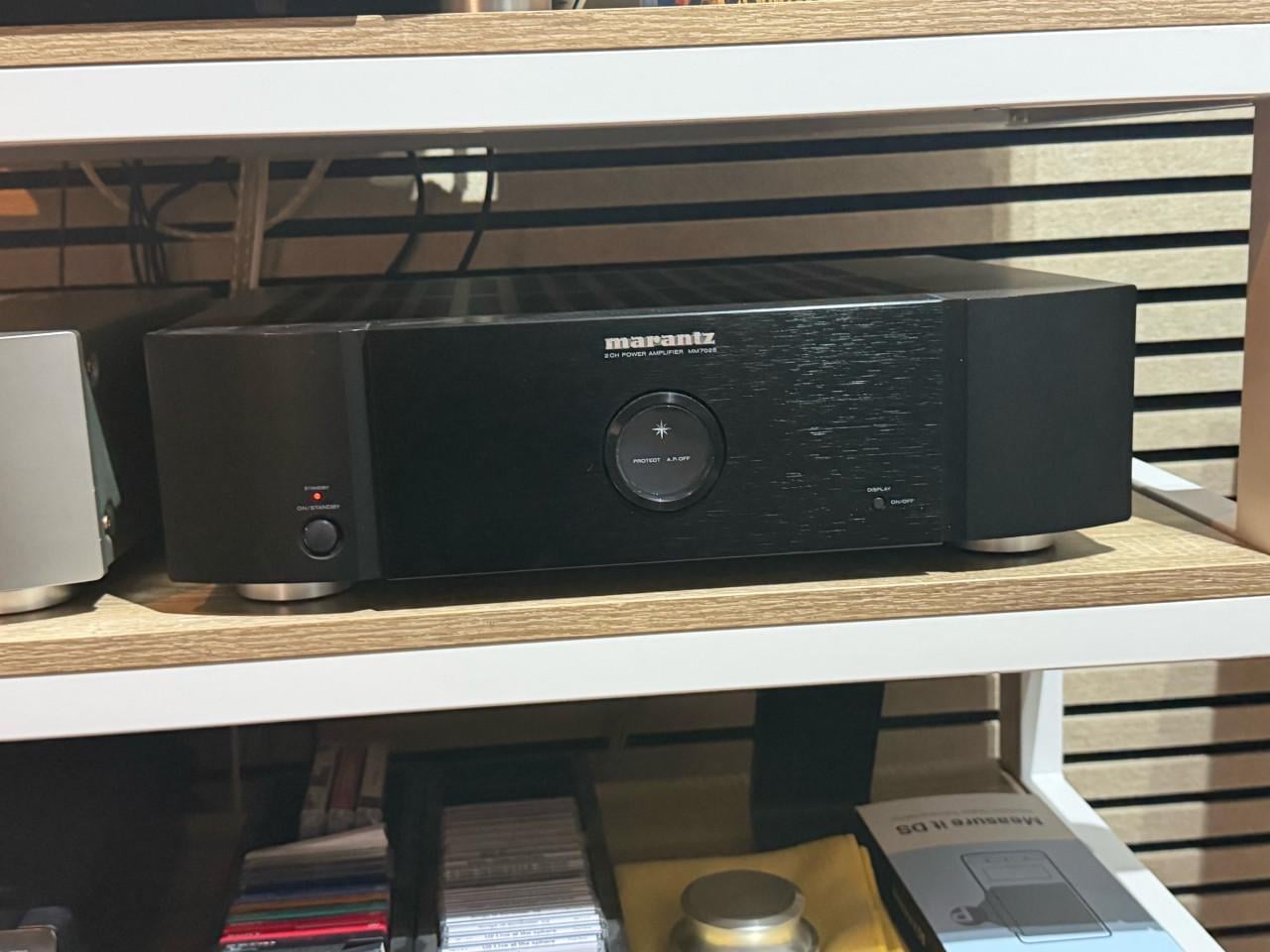 Marantz MM7025 EINDVERSTERKER 2x 140 watt.