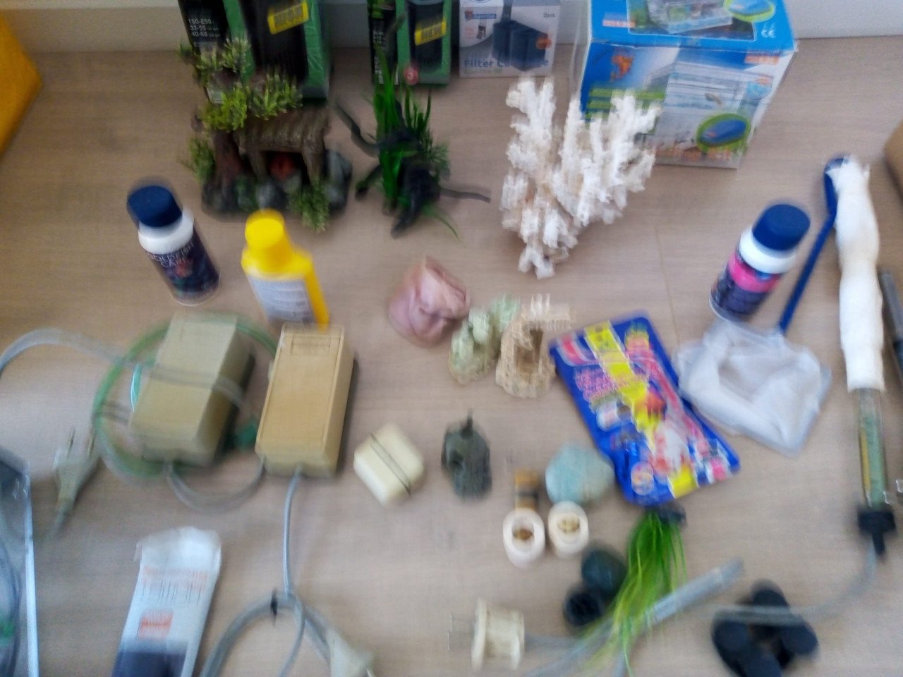 Te koop aquarium+ heel veel benodigheden €25,-