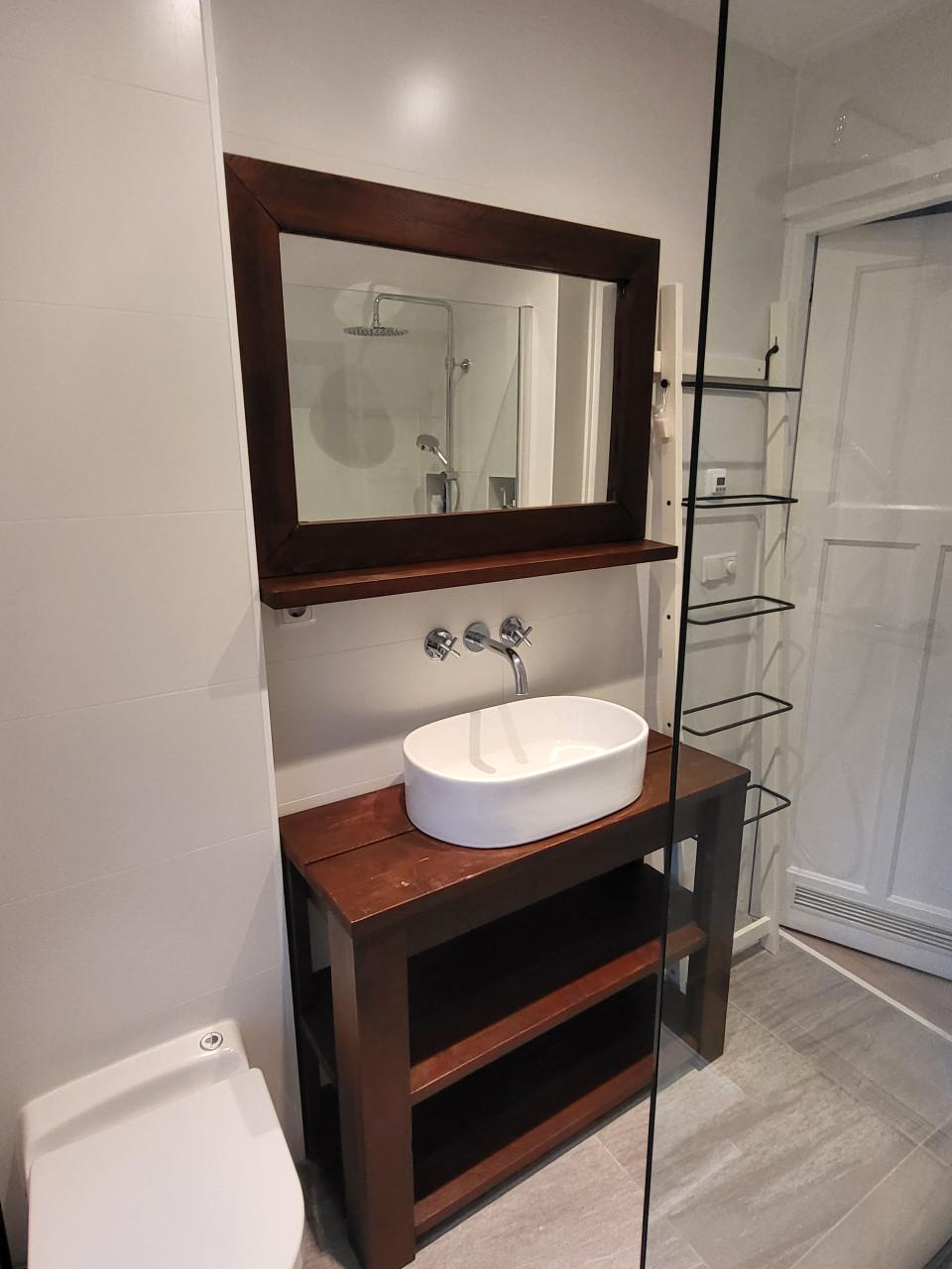 Robuust Hardhouten Badkamermeubel - incl. kraan en wasbak