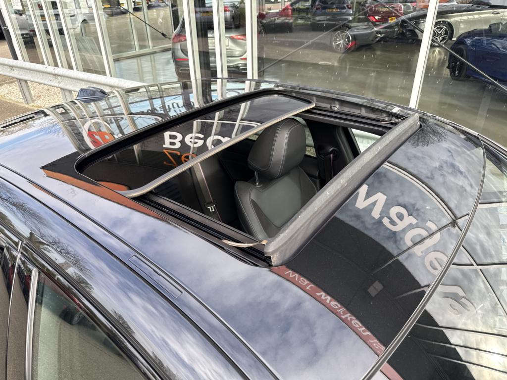 BMW 3-serie 320e m sport pro | m performance | vol opties | h&k | pano | le