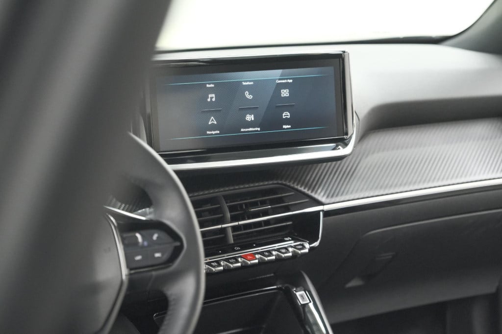 Peugeot E-2008 ev active 50 kwh | parkeersensoren | apple carplay | climate