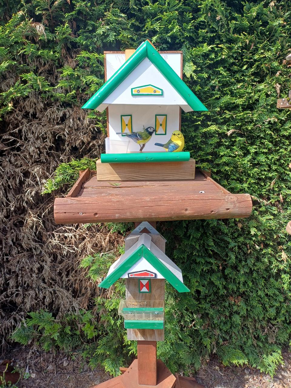 Div. Vogelhuisjes  &  Egelhuisjes te Koop  [ zie foto's  ]