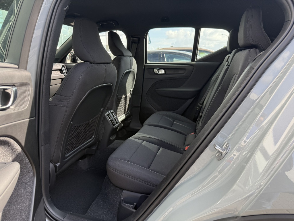 Volvo Ex40 extended range plus dark
