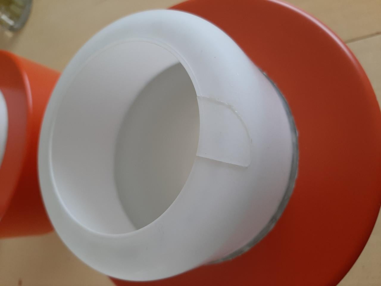 Vintage Philips hanglamp met drie kappen van glas en metaal.