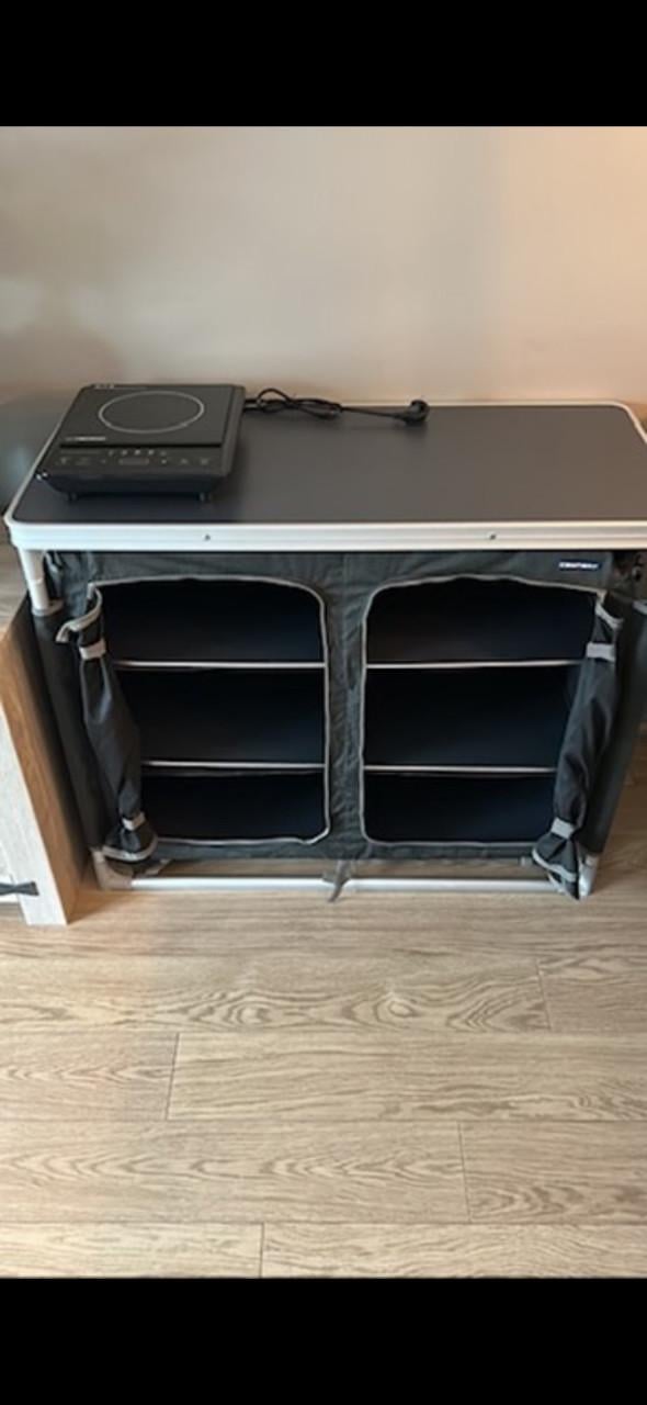 Campingkastje met boordjes