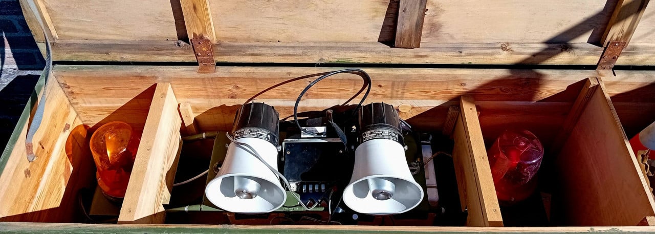 Lichtbalk met sirenes , zwaailampen en geluid.